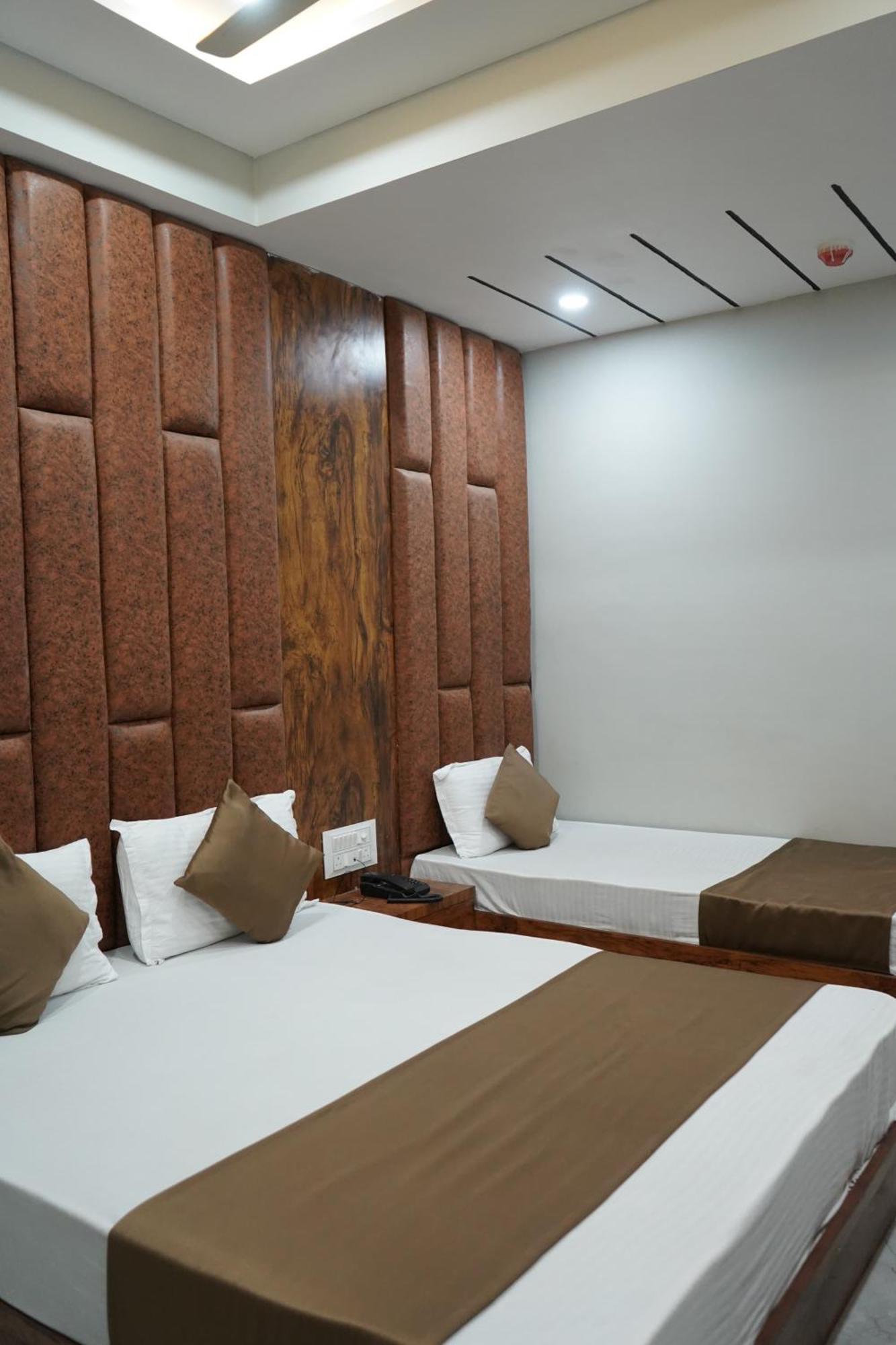 גנדהינאגר Hotel Pr Villa מראה חיצוני תמונה