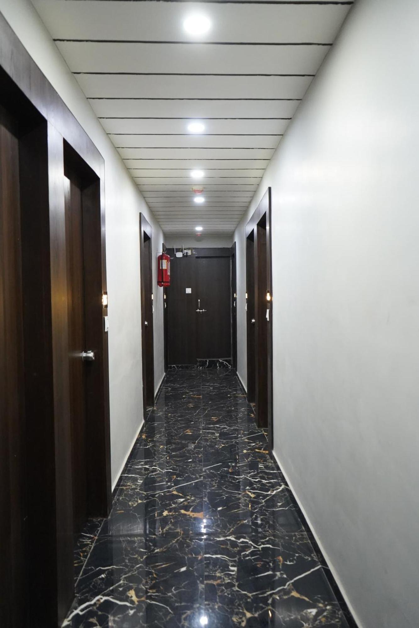 גנדהינאגר Hotel Pr Villa מראה חיצוני תמונה